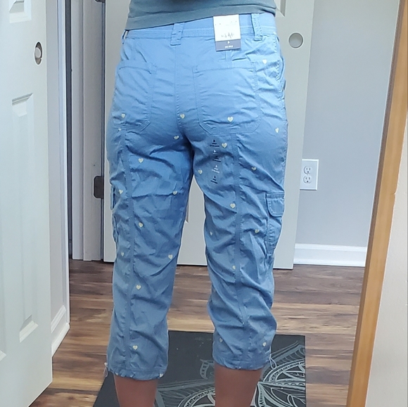 STYLE & CO LIGHT BLUE MID RISE CARGO CAPRIS WITH HEARTS.. - Picture 3 of 13